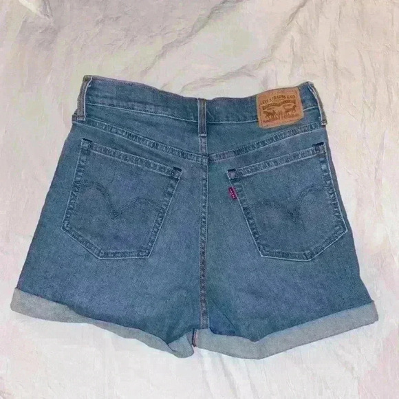 Levi’s Denim Shorts - Picture 3 of 4